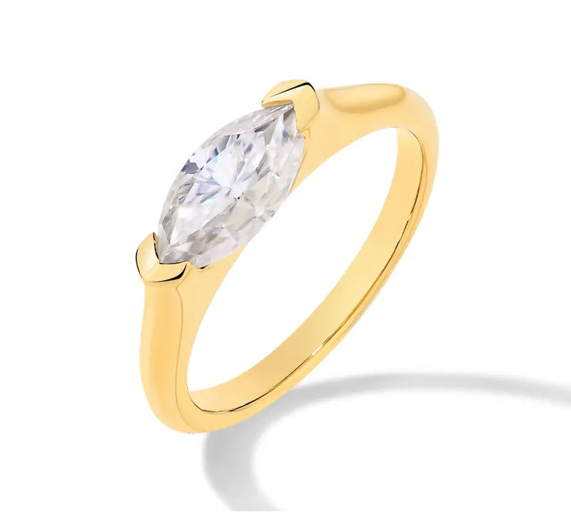 Laurel Noir Moissanite ring