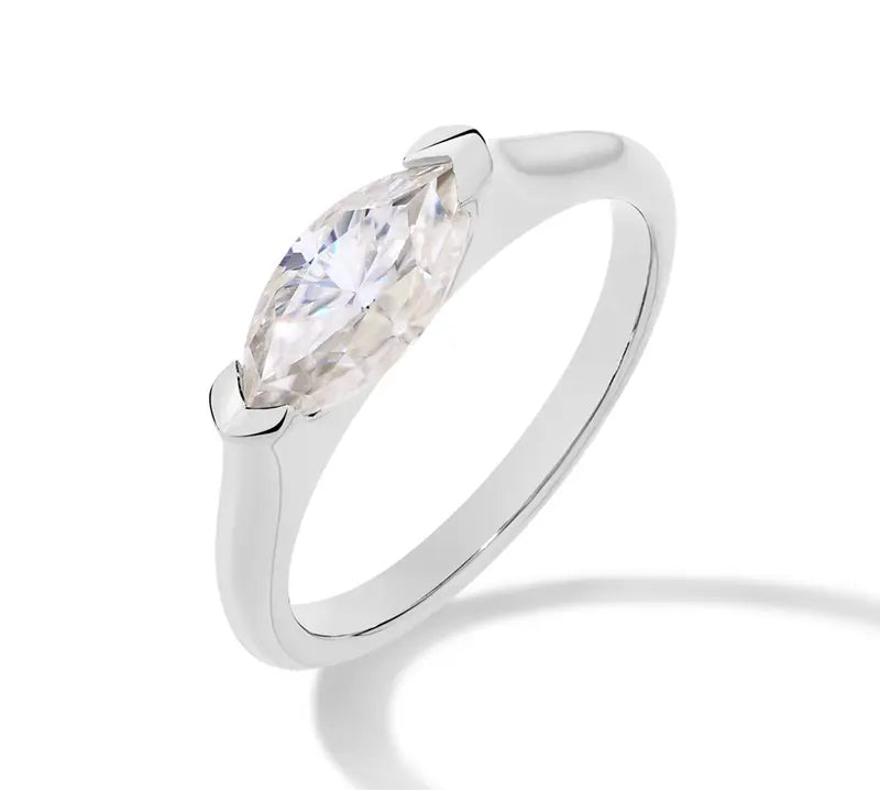 Laurel Noir Moissanite ring